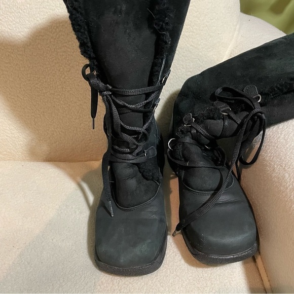 𝅺LA Canadienne suede leather sheepskin lined boots - Picture 2 of 9